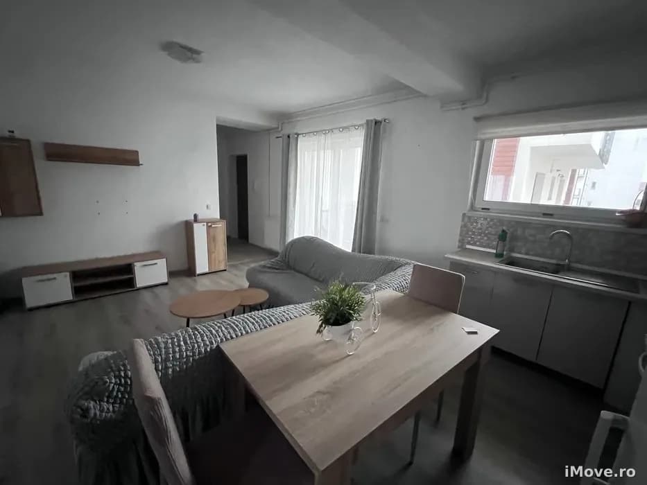 Apartament 3 camere etaj 1 cu loc de parcare privat