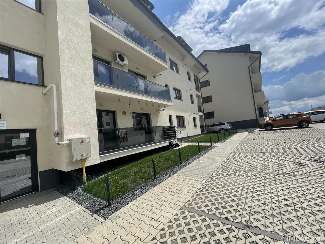 Apartament 2 camere cu balcon si parcare subterana pe Doamna Stanca