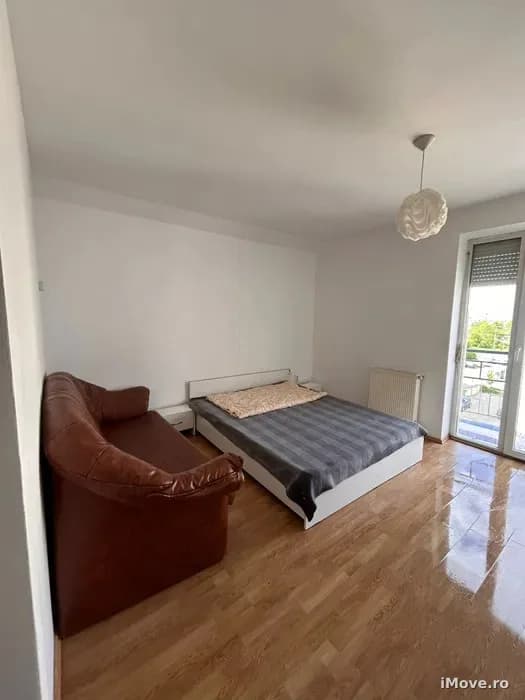 Garsoniera decomandata cu balcon Turnisor