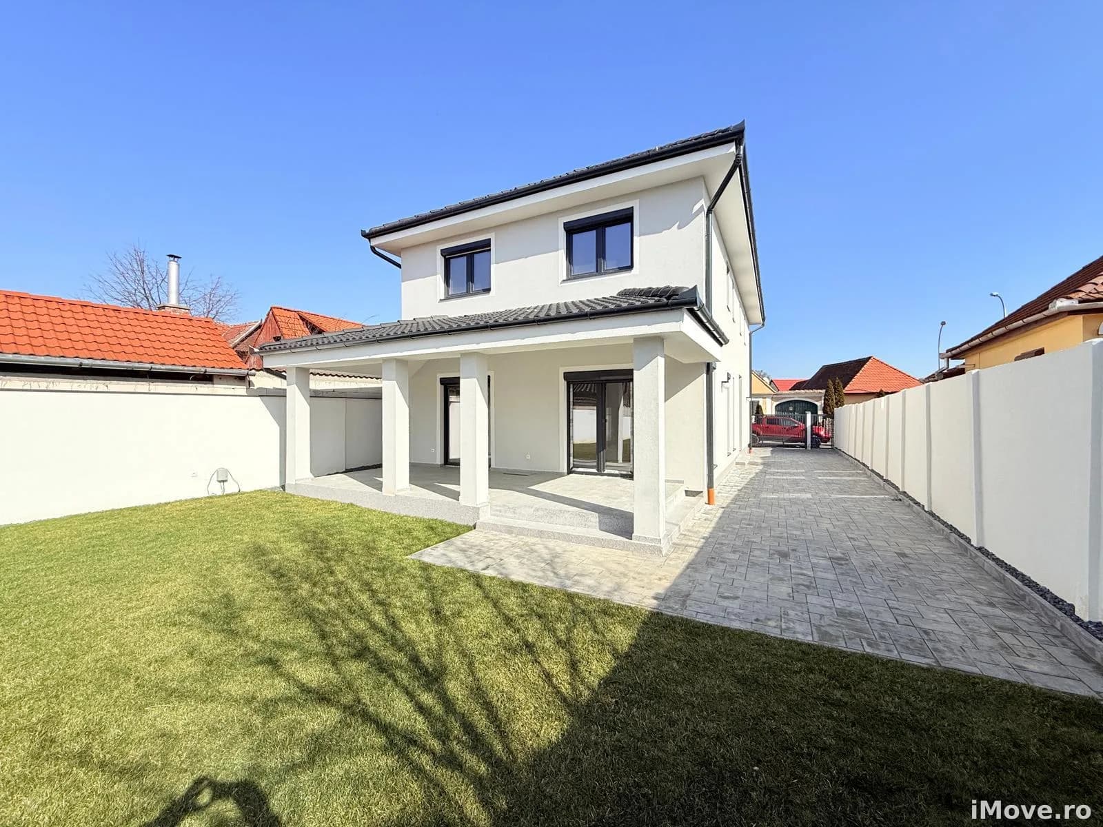 Casa moderna la cheie 4 camere 3 bai si 644 mp teren Selimbar