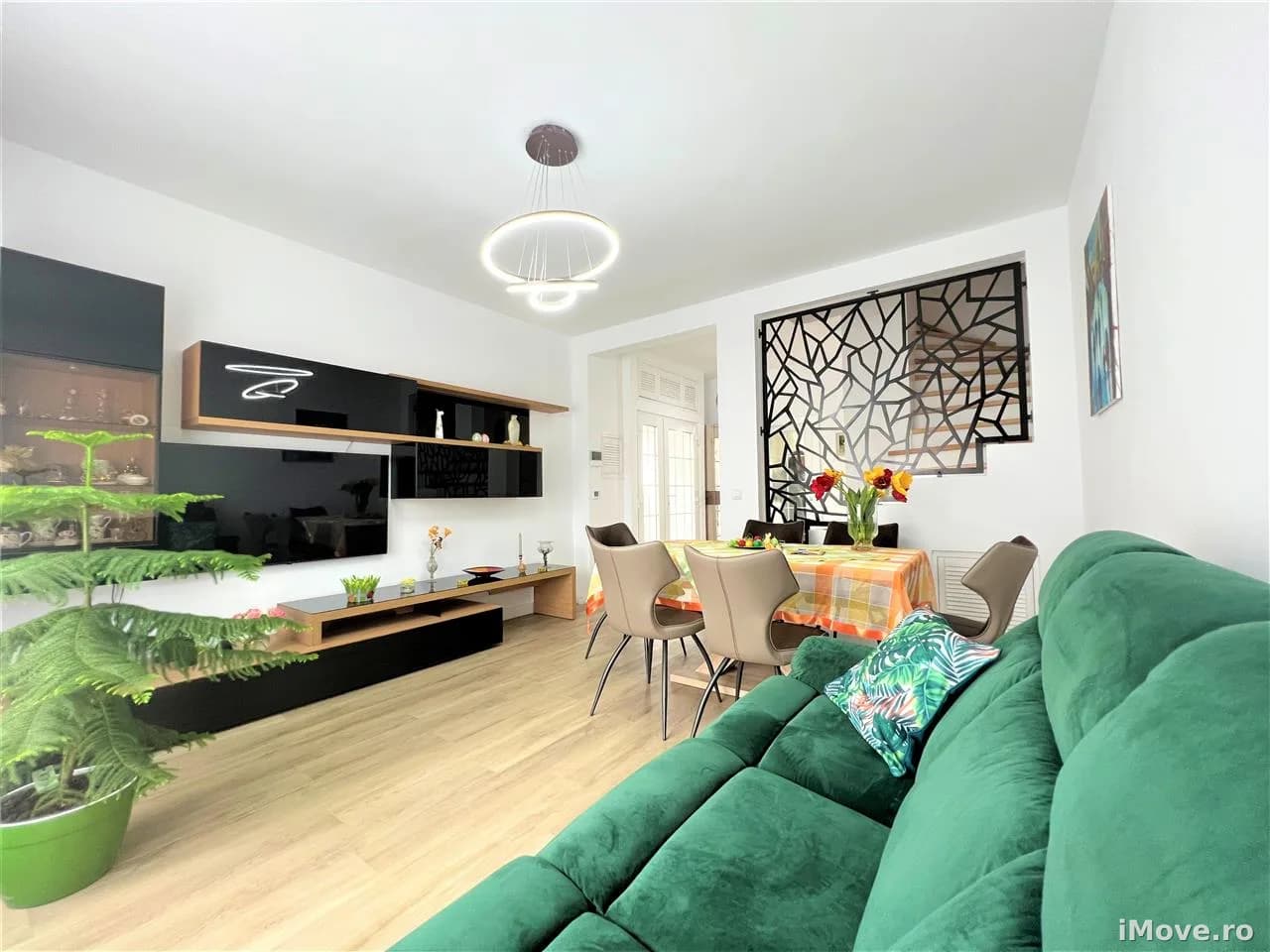 Casa individuala moderna complet utilata cu 4 camere 2 bai garaj
