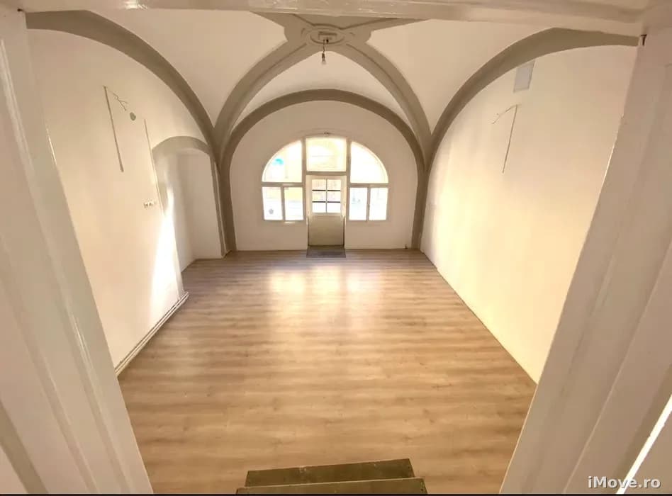 Spatiu comercial cu 2 camere in zona Centrala