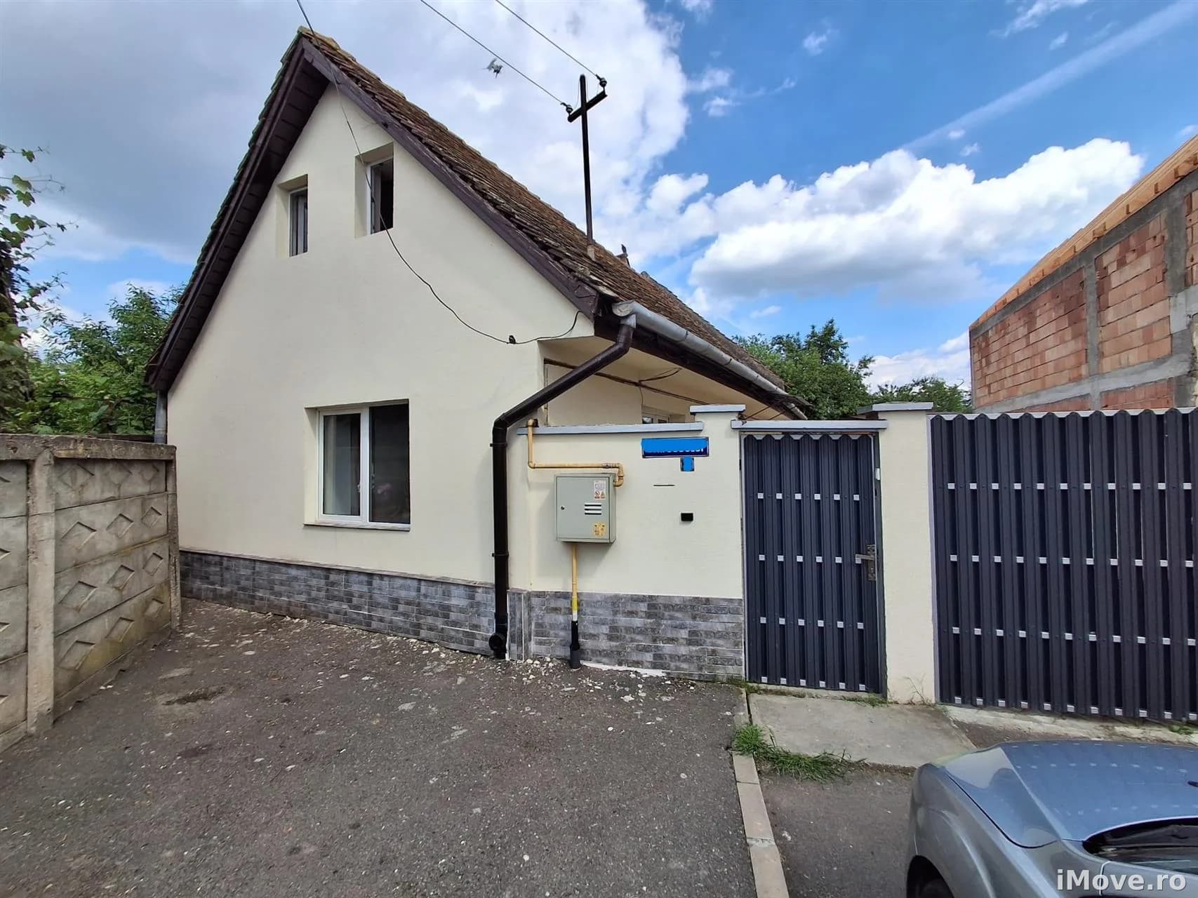 Casa individuala cu 5 camere si terasa inchisa