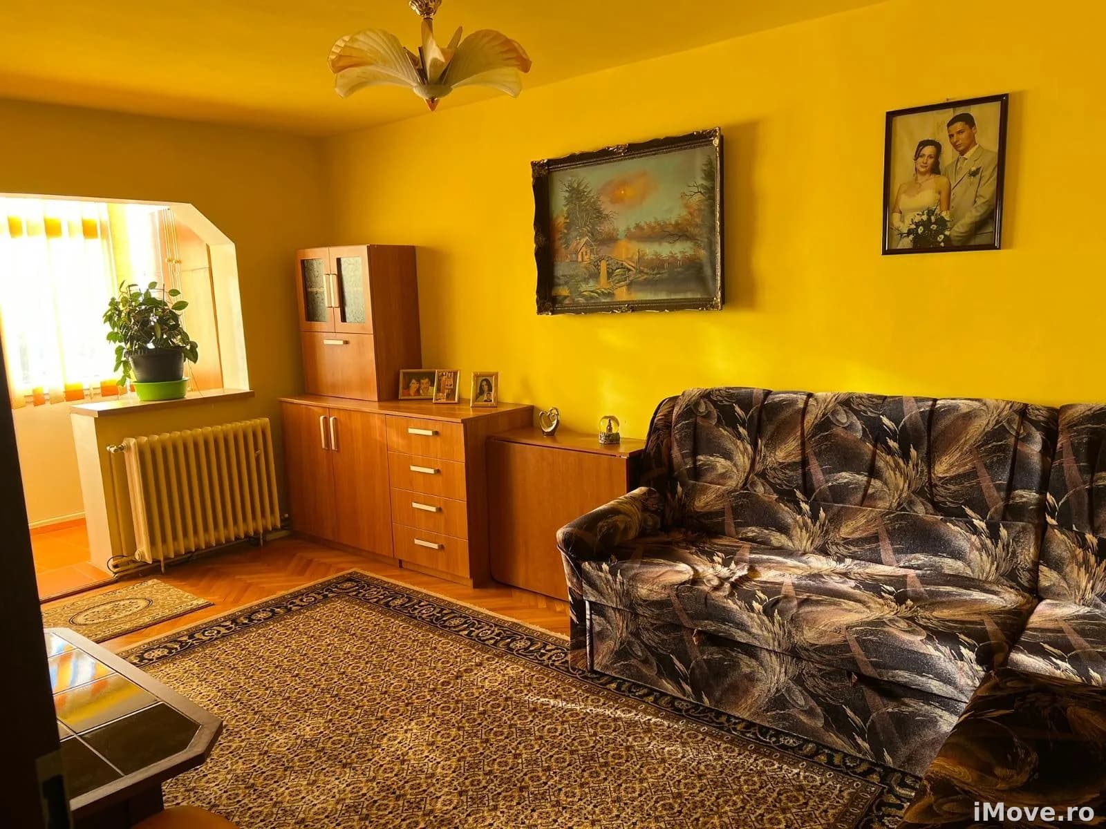 Apartament cu 3 camere decomandat cu balcon in Vasile Aaron