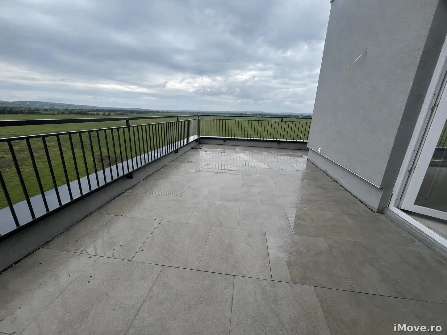 Penthouse la cheie cu 3 camere 2 bai si 40 mp terasa Calea Surii Mici