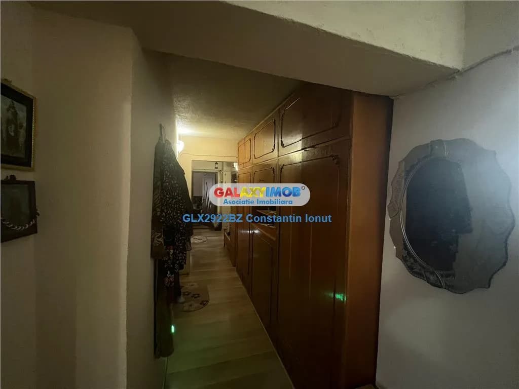 Vanzare apartament 3 camere, Zona Balcescu