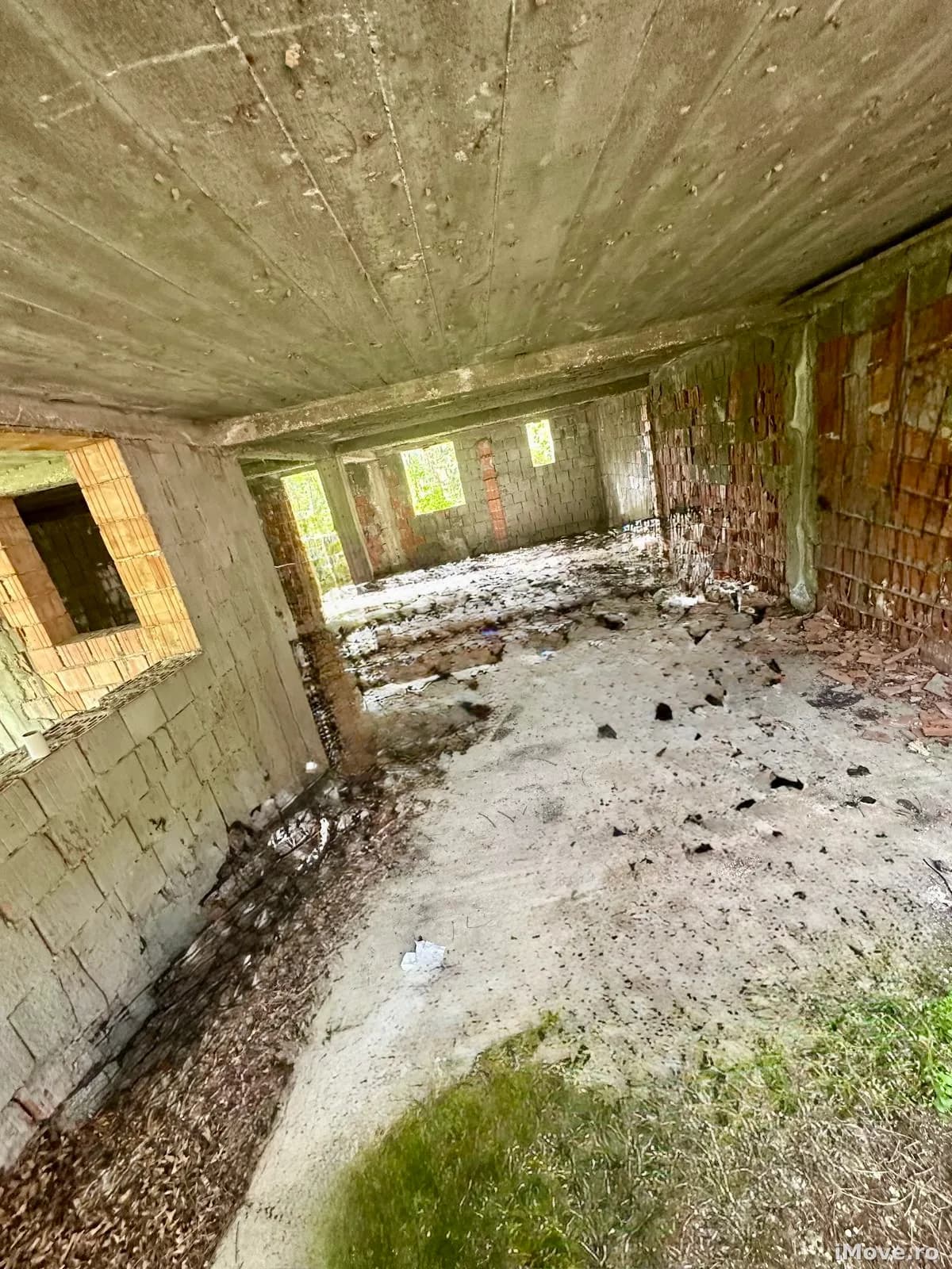 Teren cu construcție nefinalizată | 700 mp | Valea Avrigului