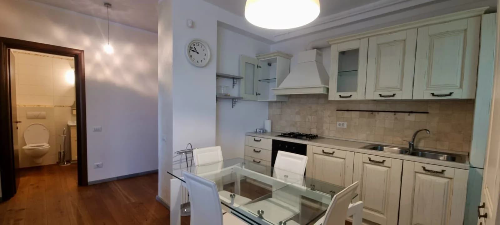 3 camere Sisesti, vedere lac, mobilat utilat, bloc 2012, incalzire in pardoseala