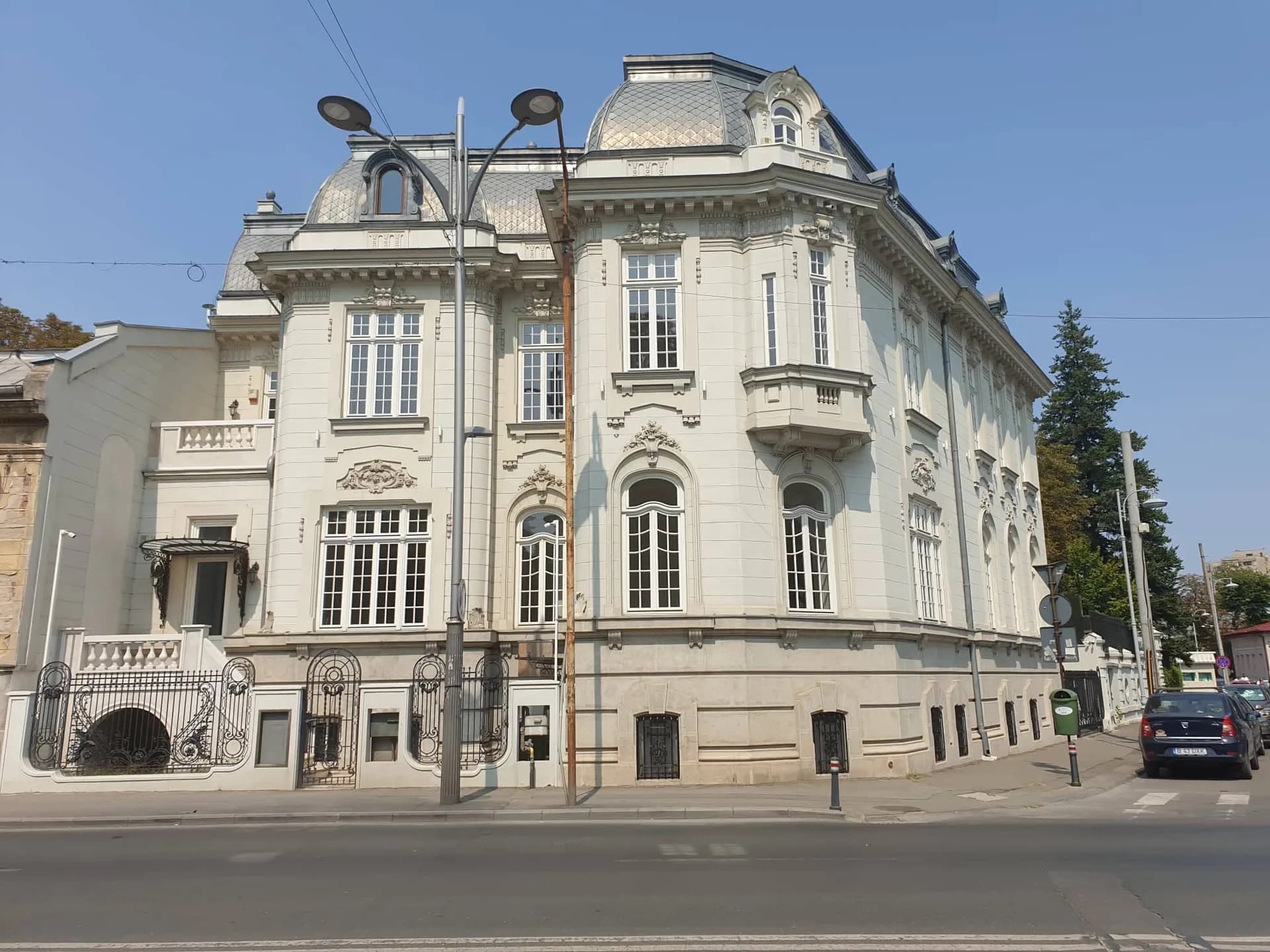 80 mp demisol in vila istorica, senzationala, Victoriei/Piata Romana