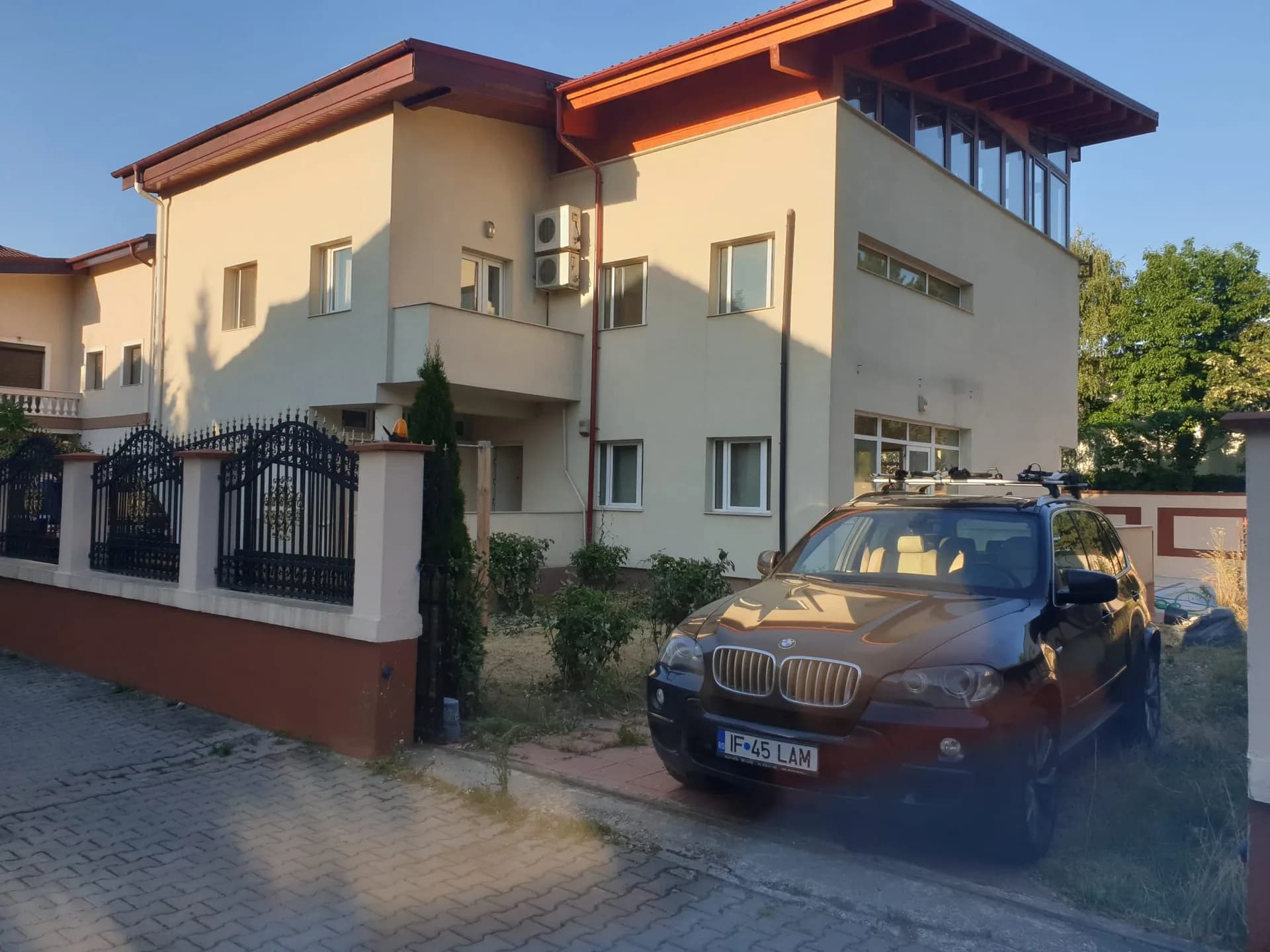 Vila langa British School