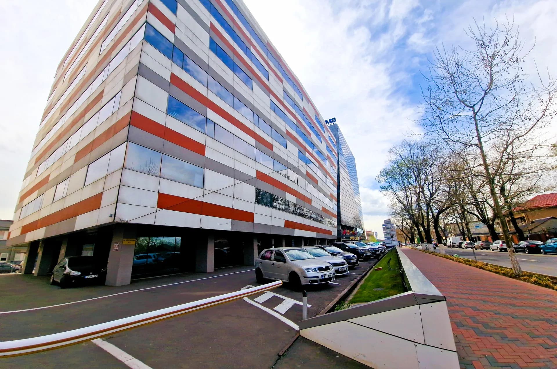 Spatiu comercial stradal - 686.35mp - Pretabil showroom / medical