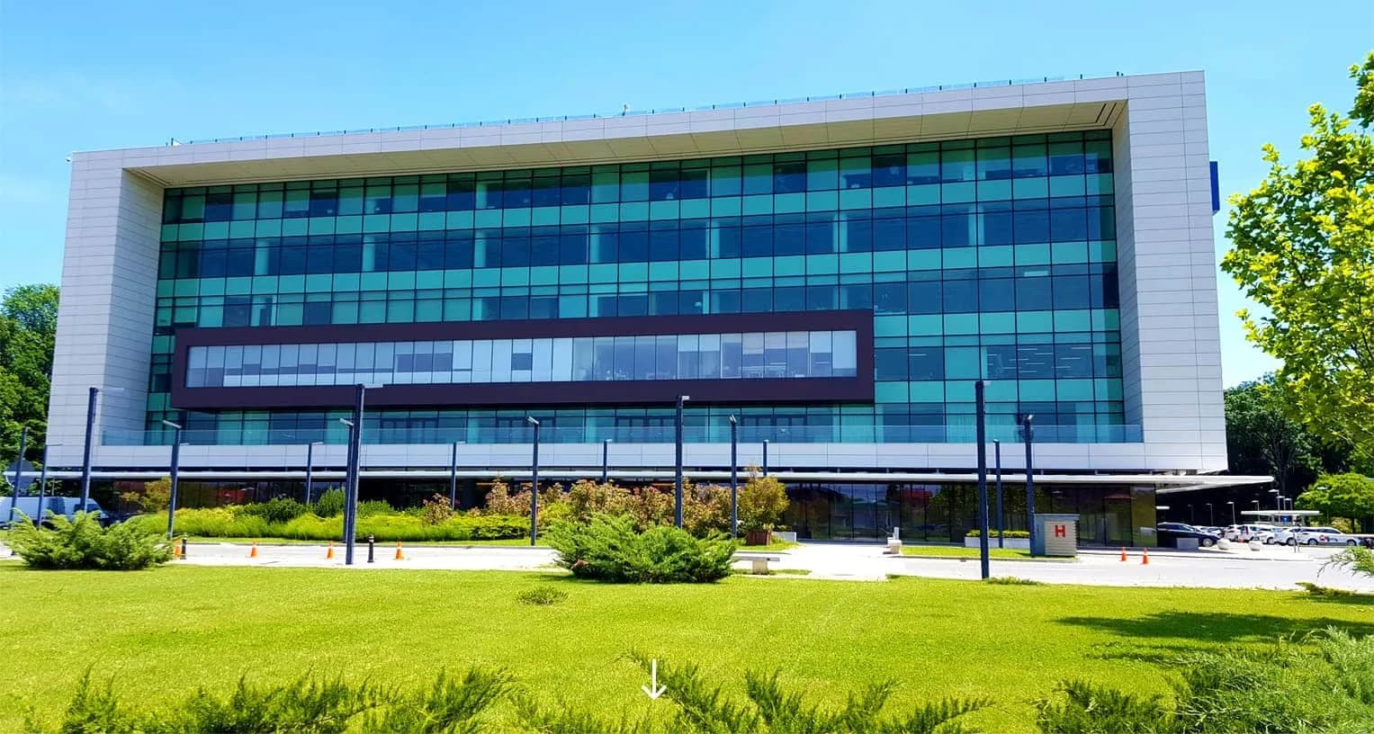 Spatiu comercial - Parter cladire de birouri - 588.35 mp - Showroom