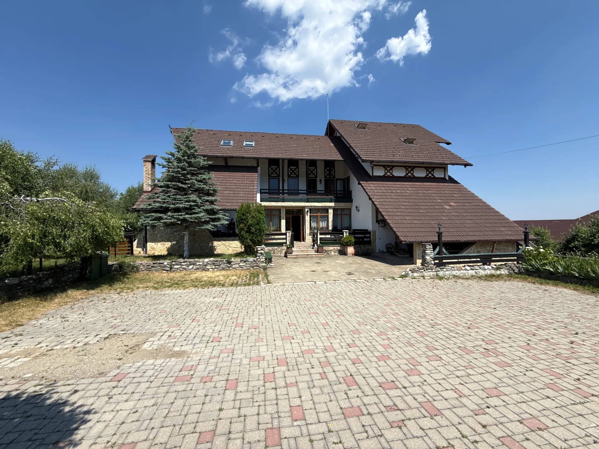 Pensiune Bran Sohodol | 10 camere | oportunitate investiționala