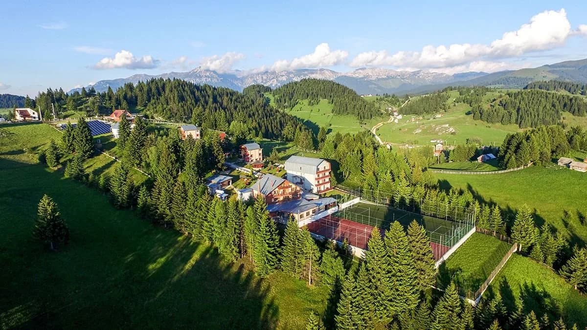Resort 4 Stele de Vânzare | Fundata Brașov | 45.000mp | 43 Unități |