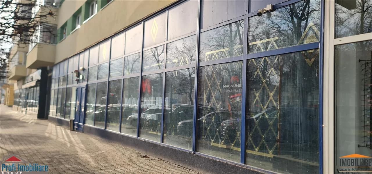 Spatiu ultracomercial pe Bulevardul Revolutiei cu front 22ml
