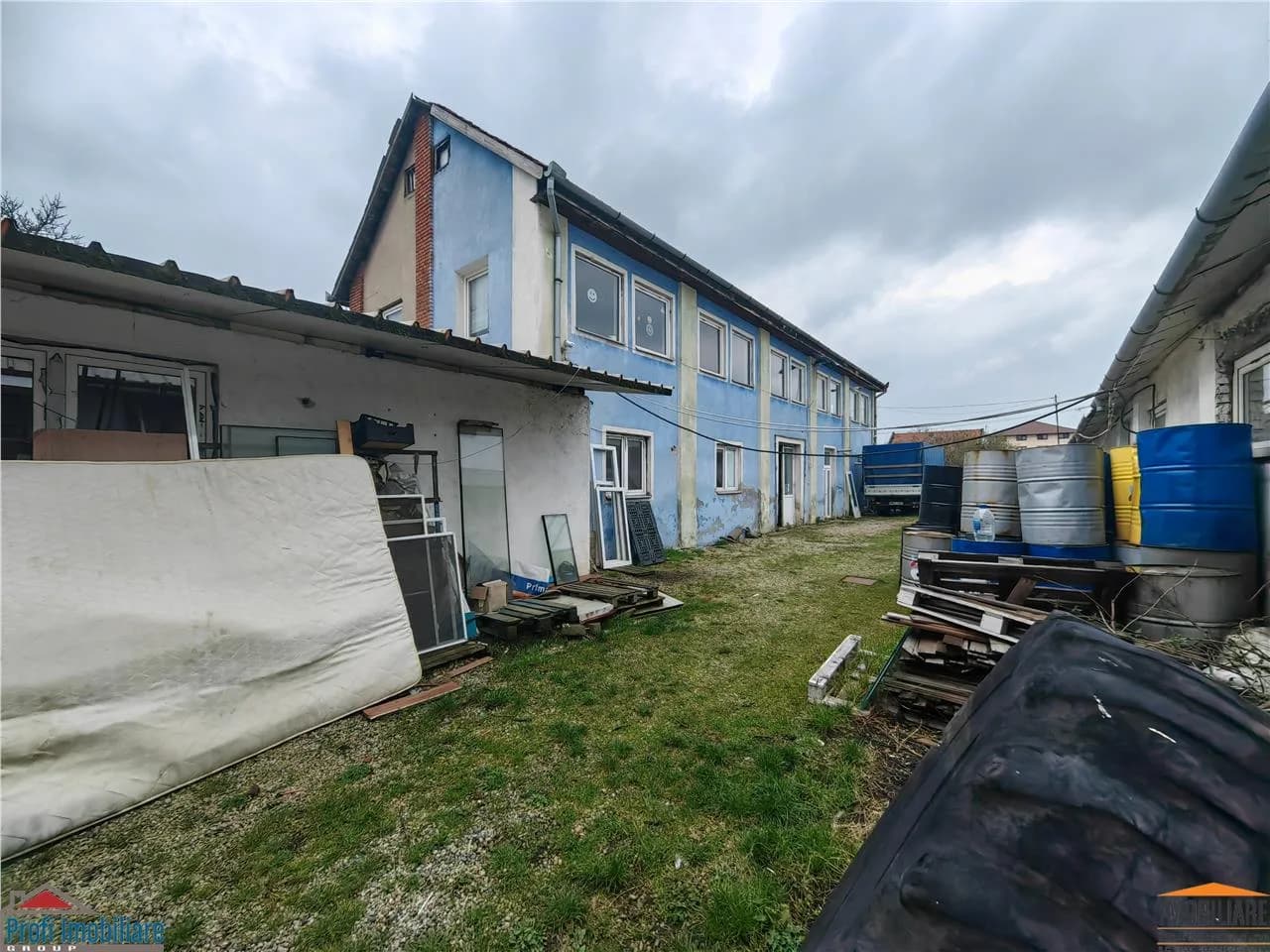 Hala de 300 mp - central - in zona Parneava