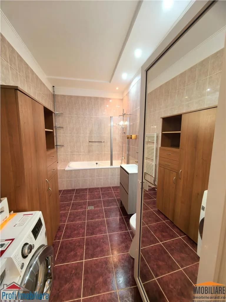 Inchiriez casa 3 camere ultracentral cu acces auto