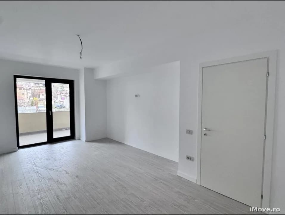 Apartament cu 3 camere de vanzare Park Residence Rm Valcea Etaj Parter