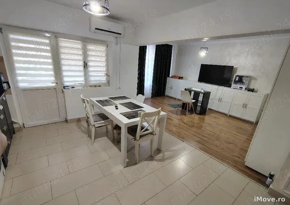 Apartament de vânzare 3 camere decomandat, zonă ultracentrală Rm Vâlcea