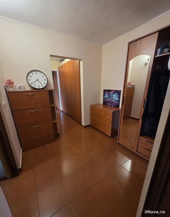 Apartament 3 camere de vânzare, et 3, zona Cina Rm Vâlcea
