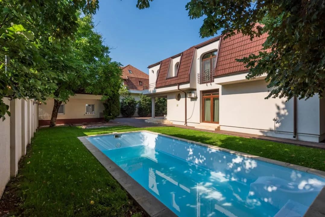 Near the forest, 5 bedroom individual villa with garden and pool Iancu Nicolae