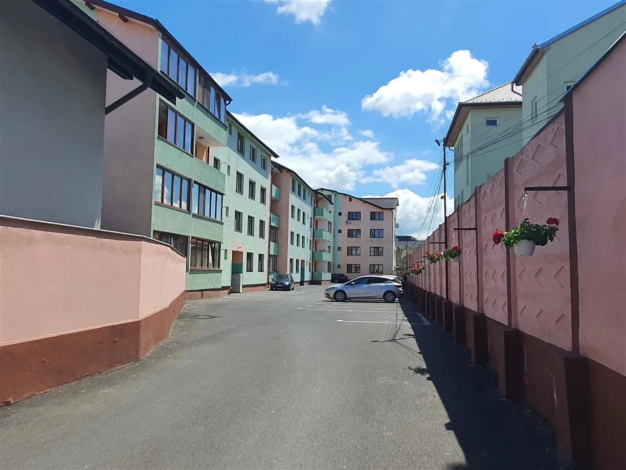 De inchiriat Apartament 2 camere cu loc de parcare,zona Lupeni