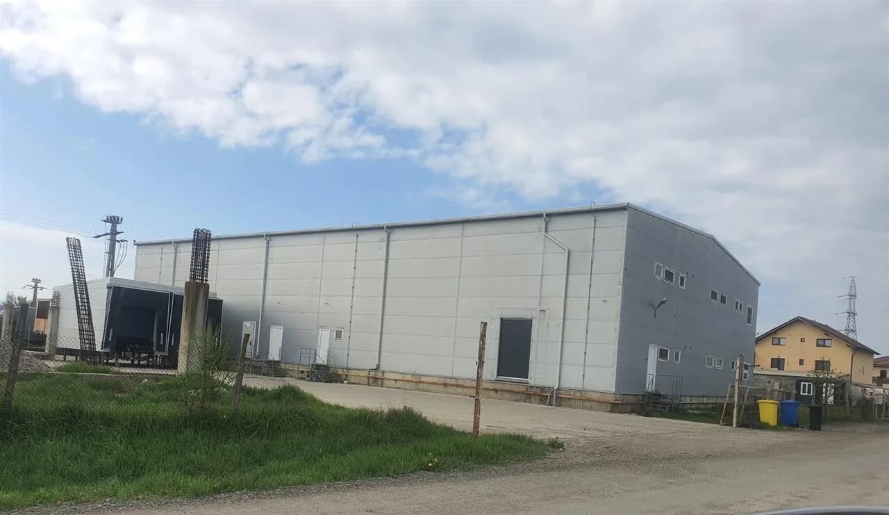 Hală Frigorifică 1000mp cu spațiu birouri 200mp in Zona Industrială